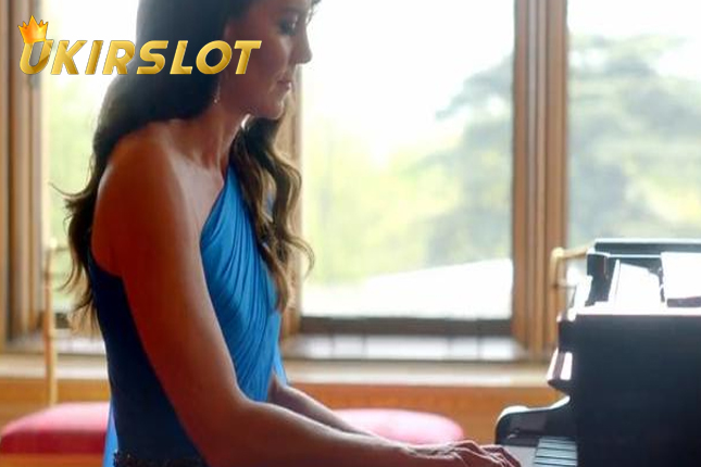 Bikin Kejutan di Ajang Eurovision, Kate Middleton Tampil Cantik Sambil Memainkan Piano