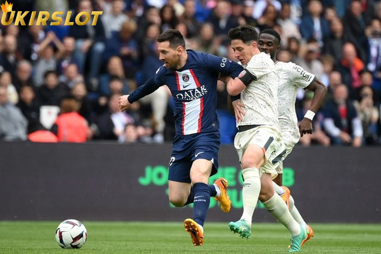 Hasil Liga Prancis - Bermain dengan 10 Orang, Lionel Messi cs Dihantam Lorient