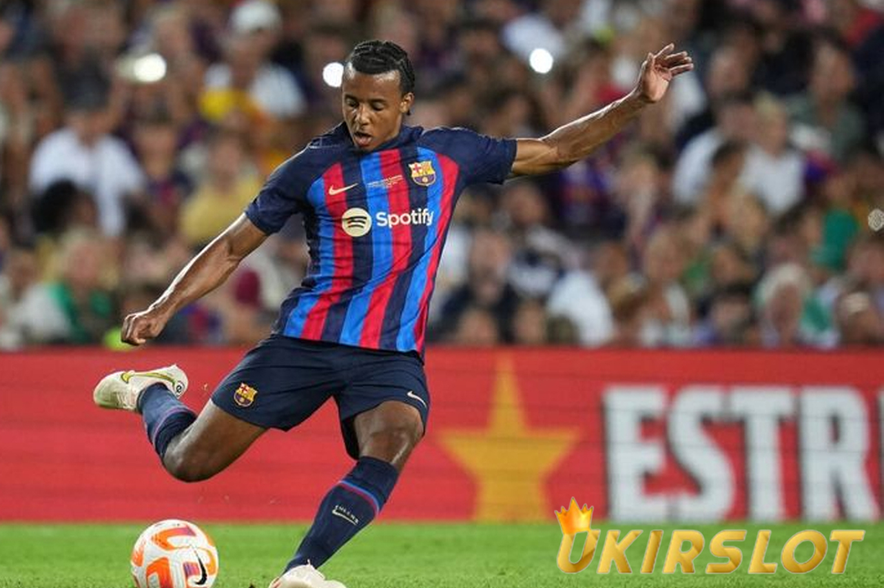 Ruang Ganti Barcelona Memanas, Jules Kounde Ribut dengan Xavi dan Ingi Pergi