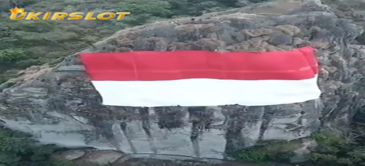 Pengibaran Bendera Merah Putih di Puncak Gunung, Merayakan Hari Kemerdekaan Indonesia