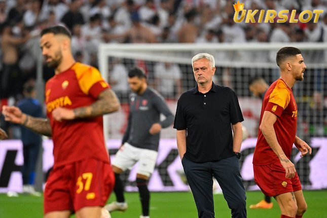 Kesal dan Kecewa dalam Komentar Jose Mourinho: AS Roma Tuh Gak Pernah Kalah di Final Liga Europa Ya!