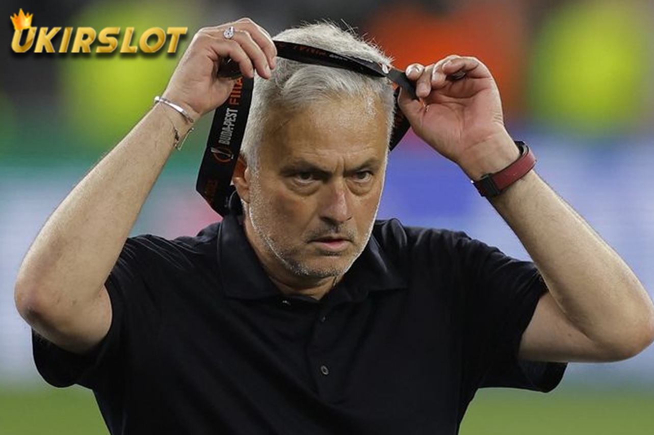 Genoa Hajar AS Roma sampai Babak Belur, Jose Mourinho Akui Jalani Awal Musim Terburuk