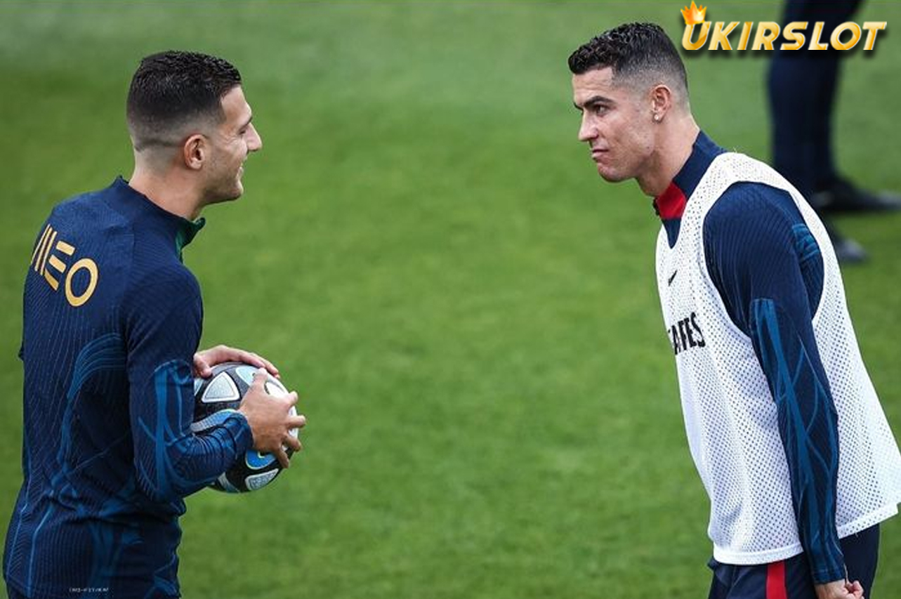 Gara-Gara Asyik Main Gawai, Ronaldo Kena Ejek Bek Man United