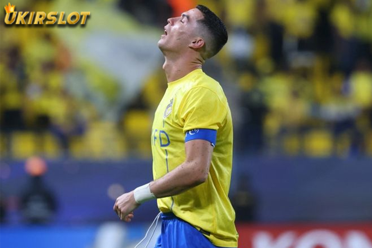 Sudah Jatuh Tertimpa Tangga, Ronaldo Diteriaki Nama Messi Usai Al Nassr Dipecundangi Al Raed