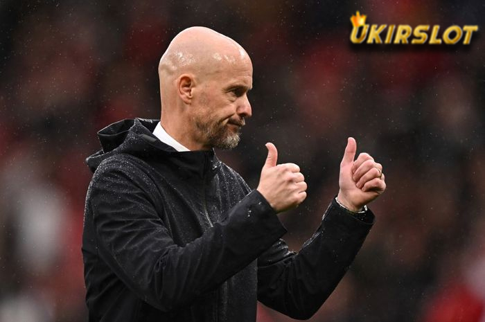 Ten Hag Ragukan Kewarasan Man United Kalau Berani Pecat Dirinya