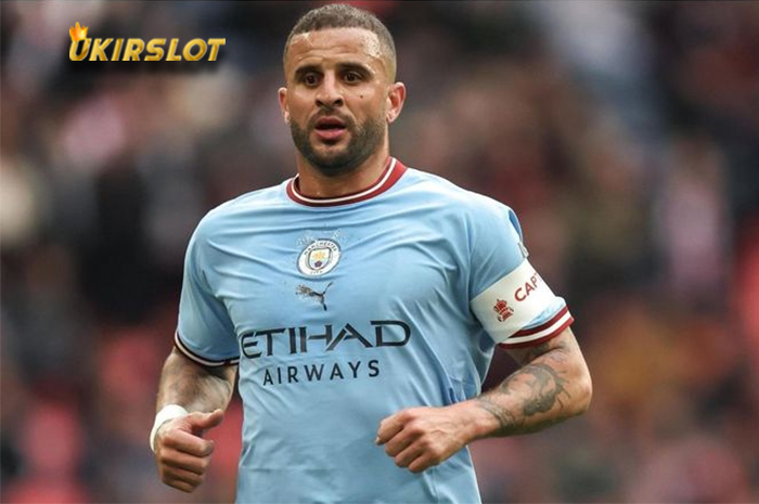 Bek kanan Manchester City, Kyle Walker, menertawakan aksi bodoh yang dilakukan penggemar Arsenal sebelum timnya menghadapi Tottenham Hotspur.