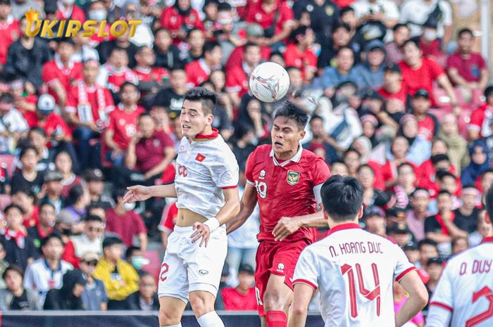 Pemain timnas Indonesia, Fachruddin Aryanto, menanggapi positif hadirnya VAR di Liga 1 2023-2024. VAR bakal mulai diterapkan