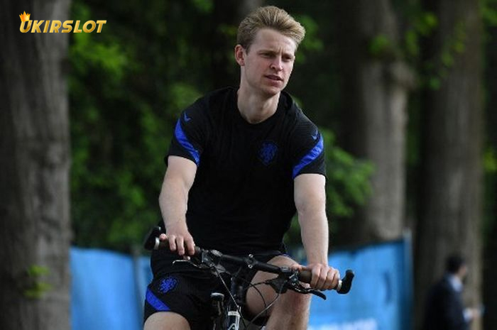 Jelang EURO 2024, Frenkie de Jong terkena semprot legenda Timnas Belanda, Ruud Gullit, dengan disebut mirip hantu.