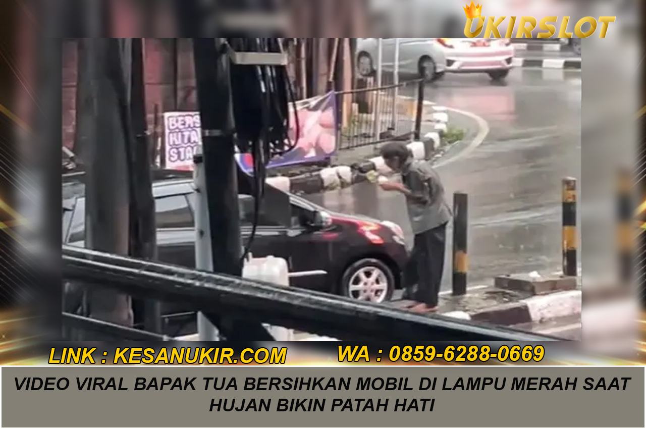 Video Viral Bapak Tua Bersihkan Mobil di Lampu Merah Saat Hujan Bikin Patah Hati