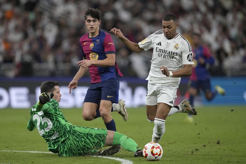 Hansi Flick Pastikan Szczesny Jadi Kiper Utama Barcelona di El Clasico