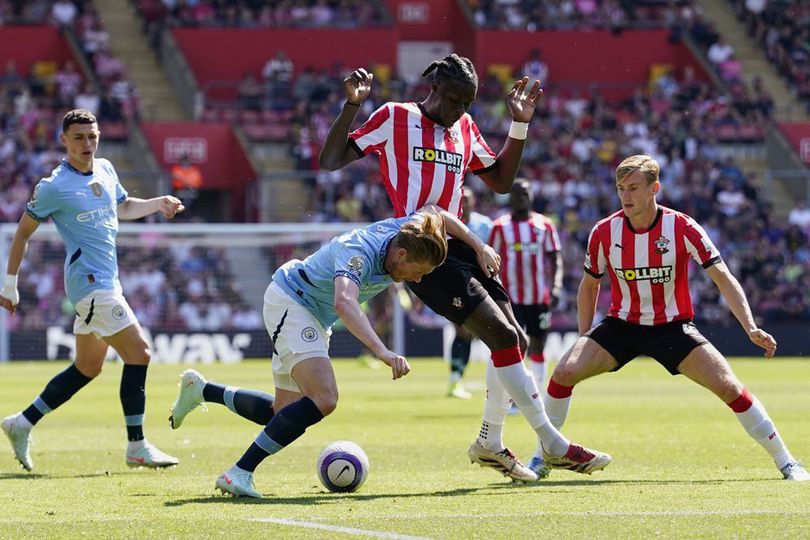 Bek Man City Frustrasi: Southampton Hanya Buang-Buang Waktu
